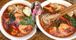 Sesuai dengan namanya, sup khas thailand ini memiliki cita rasa utama asam dan pedas. Bihun Tomyam Piawww Kuah Pekat Menyelerakan Rupanya Tambahkan Bahan Rahsia Ni Je Pa Ma