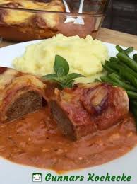 Uberbackene Schinken Hack Rollchen In Tomaten Sahne Sauce Rezept Schinken Hack Rollchen Fleisch Gerichte Rezepte