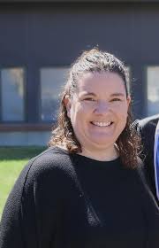 Danielle Dinges's Instagram, Twitter & Facebook