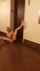 Exhibitionist naked in hotel hallways and elevator - ThisVid.com