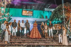 In the show, a group of singles live in a luxurious hotel resort, competing to see who can stay in the hotel the longest. Final Hotelu Paradise 2 Ata I Artur Wygrali 100 Tys Zl
