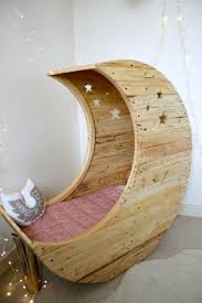 Mond Babywiege Aus Europaletten Babywiege Babybetten Baby Mobel