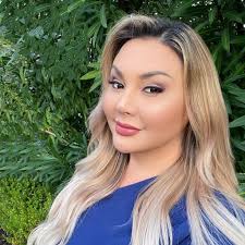 Blanca Crane's Instagram, Twitter & Facebook