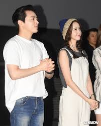 Thành viên snsd ưa chuộng thiết kế có gam màu trung tính. Girls Generation S Sooyoung And Jung Kyung Ho Spent Their Holiday Date Watching Yoona S Movie Kissasian