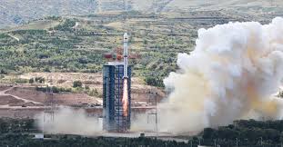 China lança foguete com protótipo de aeronave. Restos De Foguete Chines Caem Proximo De Uma Escola Futuro Astronomo