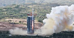 China ciência e tecnologia aeroespacial corporação de foguetes xichang centro de lançamento de satélites programa essa imagem transparente de china, foguete, xichang de lançamento de. Restos De Foguete Chines Caem Proximo De Uma Escola Futuro Astronomo