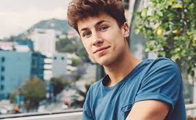 Later, he diversified his activities by publishing vlogs and entertainment videos on the youtube platform. Hijastro Llaman A Juanpa Zurita Despues De Conocer A Su Madre Noticias News