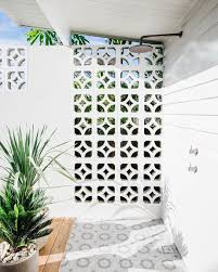 Fabulous Outdoor Shower Area Idee Deco Terrasse Claustra Beton Petite Maison De Jardin