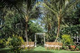 The 9 Best Small And Intimate Wedding Venues In Hawaii Intimate Wedding Venues Oahu Wedding Venues Wedding Venues Beach