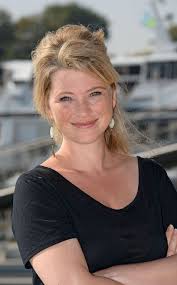 Cécile bois reconnaît appréhender le jour où sa série s'arrêtera. Cecile Bois Cecile Bois Cecile Candice Renoir