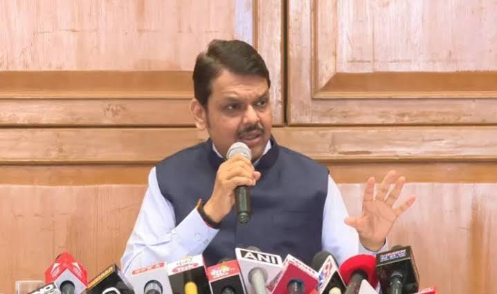 शेतकर्‍यांसाठी विनाअट कर्जमाफीची मुख्यमंत्री फडणवीसांची घोषा50 हजारांची अट का हटवली ; दोन लाख रुपयांपर्यंत लाभ, 56 लाख शेतकर्‍यांना दिलासा