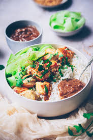 Poulet A La Sauce Satay Recette En 2020 Sauce Satay Recette Volaille Sauce Cacahuete