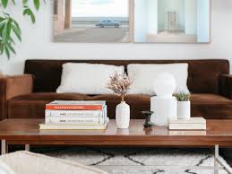 The golden leaf round coffee table represents a blend of modern style and superior craftsmanship. 15 Pretty Ways To Decorate And Style A Coffee Table