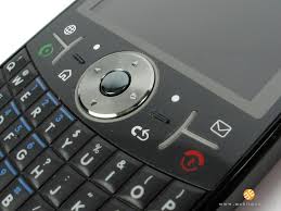 Motorola Q 9h review: Moto messenger ...