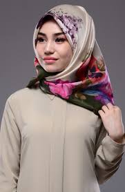Sefamerve Cicekli Esarp Modelleri Moda Tesettur Giyim Esarp Moda Stil