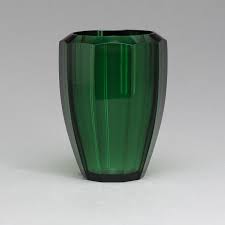 gerda stromberg vas glas strombergshyttan 1930 tal smaragdgront glas med slipade kanter hojd 17 cm