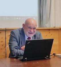 Libera nel vento", il primo libro di Dino Marchese tra viaggio, tempo e  amore