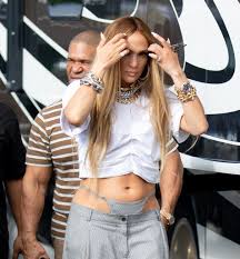 Η τζένιφερ λόπεζ στα 49 της χρόνια ίσως είναι καλύτερα από ποτέ. Tzenifer Lopez Radio Polis 99 4 Larisa