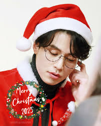 Merry Christmas and Happy Holidays to all our Neohees! I wish that each and  everyone of us will get to meet him in person someday~ ❤️ ❄️ #LeeDongWook  #DongWookLee #이동욱 #李棟旭 #李栋旭