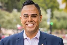 Kim Wardlaw's Instagram, Twitter & Facebook