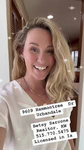 Betsy Sanders's Instagram, Twitter & Facebook