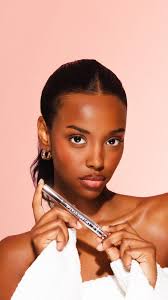 Keep your lips locked 🔐 and your color