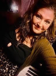 Brandy Mullins's Instagram, Twitter & Facebook