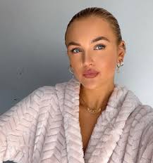 Instagram's @shop (@shop) · Instagram 照片和视频