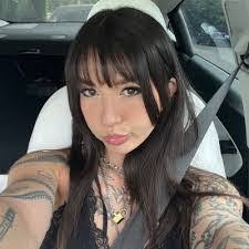 Janis Mcguire's Instagram, Twitter & Facebook