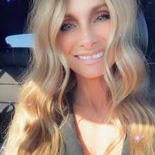 Groomer for grumpy, problem cats needed