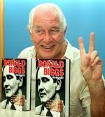 Ronnie Biggs, who took part in Great Train Robbery, dies at 84