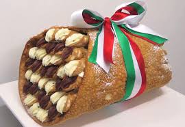This Giant Cannoli Filled With 50 Smaller Ones Is The Pastry Dreams Are Made Of Cannoli Cake Cannoli Recipe Cannoli