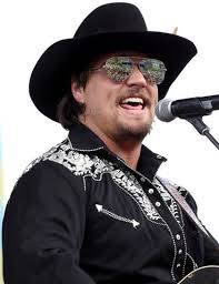 Country Star Hit in Face Mid-Show Has Fans Saying It 'Ruined' the  Performance