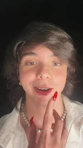 Me gustan tus uñas rojas ❤️