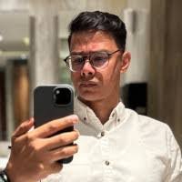 Lisa Zarr's Instagram, Twitter & Facebook