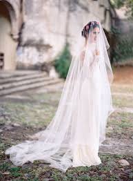 15 Show Stopping Veils Romantic Veil Wedding Gowns Lace Wedding Dresses Romantic