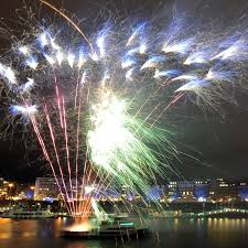 Virginia oliver, 101, inspects a lobster before she bands them, in penobscot bay in maine, july 31, 2021. Silvester Ohne Feuerwerk Bremen Braucht Kein Plattes Bollerverbot Buten Un Binnen