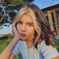 How To Dye Your Own Hair At Home Without Messing It Up Ecemella Hair Color Streaks Hair Streaks Aesthetic Hair