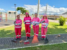 Mulheres da Limpeza Urbana: histórias inspiradoras de quem ajuda a construir Paranaguá