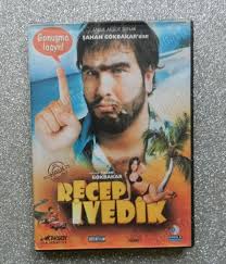 Nov 09, 2019 · recep ivedik filmlerini cok seven biri olarak yazıyorum,bu film tam bir fiyasko,bir karakter bu kadar rezil edilebilir,recep ivedik 2 3 gibi filmlerle bu filmin aynı seride olmasi korkunç,nerde o eski recep ivedik,o kadar kötüydü ki,izlerken sıkıldım,halkın osurukla,parmak hareketiyle,tükürmekle güldürüyor düşüncesine kesinlikle katilmazdim;çünkü cidden önceki filmler. Recep Ivedik Dvd Film Sahan Gokbakar Nadir Kitap