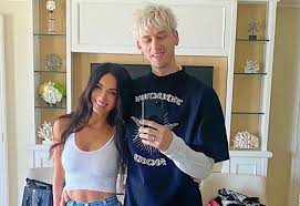 Machine gun kelly may have found love with megan fox on the set of midnight in the switchgrass, but his feelings for their movie are entirely something else. Verruckt Megan Fox Noch Mit Ex Verheiratet Mit Machine Gun Kelly Schon Verlobt Promiwood
