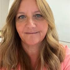 Kelly Kyer's Instagram, Twitter & Facebook