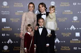 Privat ist luka modrić mit frau vanja glücklich verheiratet. Luka Modric Links Und Cristiano Ronaldo Spielten Lange Zeit Zusammen Bei Real Madrid Stuttgarter Nachrichten