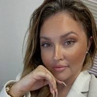 Valerie Oakes's Instagram, Twitter & Facebook