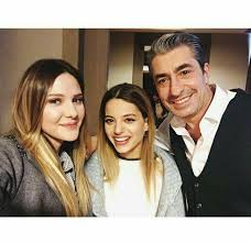 Maybe you would like to learn more about one of these? Baba Ve Kizlar Alina Boz Leyla Tanlar Erkan Petekkaya Paramparca Aktrisy Akter Serialy