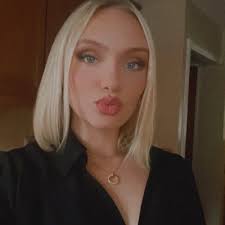 Eva Townsend (@e_evatowns)