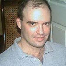 Pierce Brosnan se casó con Keely Shaye Brosnan en 2001 después de su  primera reunión en 1994.