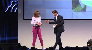 Per oltre trent'anni ha diretto gruppi di ricerca in laboratori italiani ed esteri, nel campo delle malattie trasmissibili dagli animali all'uomo e del loro. Confindustria Verona 5 8 Intervista A Ilaria Capua Virologa E Ricercatrice