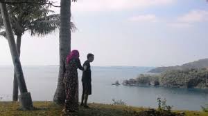 Pertanian di indonesia merupakan salah satu sektor kunci perekonomian indonesia.meskipun kontribusi sektor pertanian terhadap produk domestik bruto nasional telah menurun secara signifikan dalam setengah abad terakhir, saat ini sektor pertanian masih memberikan pendapatan bagi sebagian besar rumah tangga indonesia. Tenun Desa Sukarara Objek Wisata Budaya Gerbang Wisata