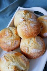 Joghurtbrotchen Schnell Und Einfach Selbst Gemacht Rezept Brot Backen Rezept Einfach Rezepte Brot Selber Backen Rezept